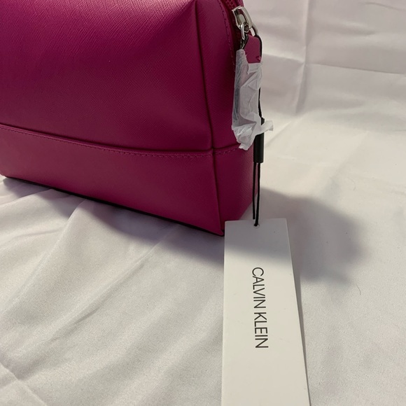NWT Calvin Klein Vinyl Cosmetic Case - Picture 4 of 6